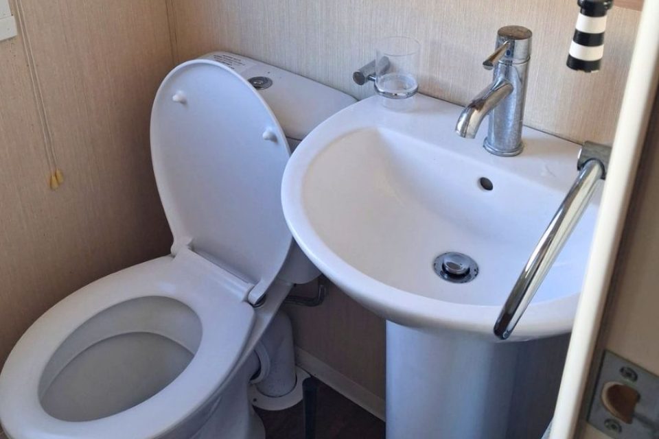 2013 Swift Bordeaux Bathroom