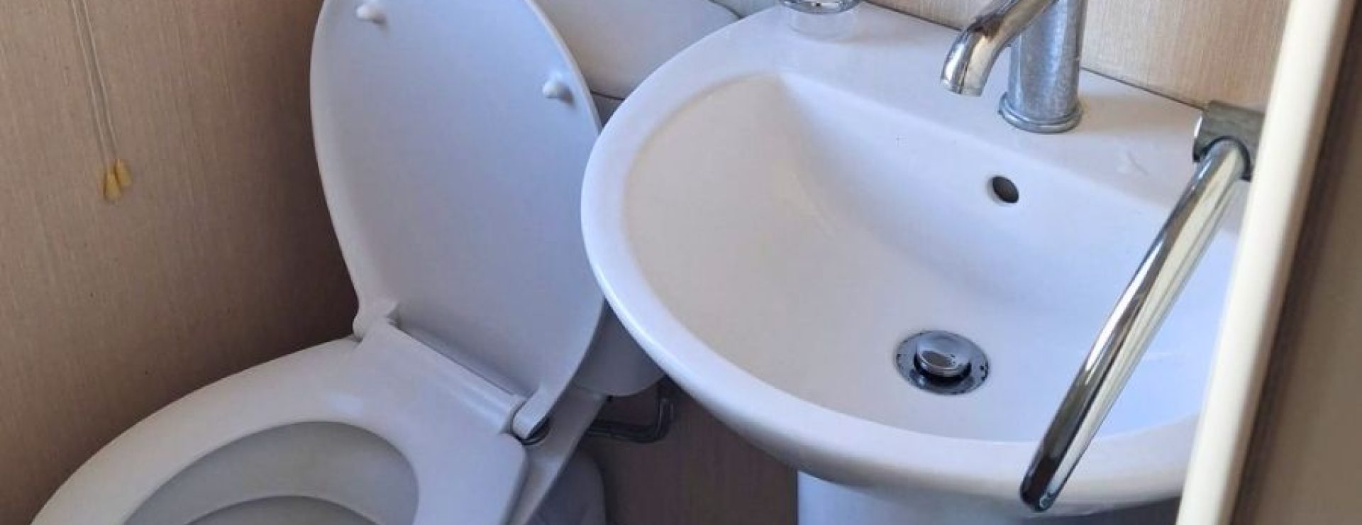 2013 Swift Bordeaux Bathroom