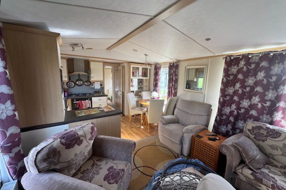 2011 Carnaby Rosedale living room