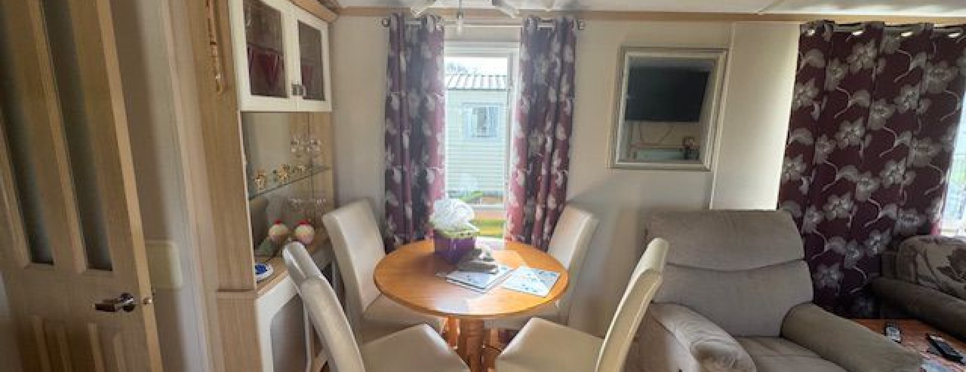 2011 Carnaby Rosedale dining room