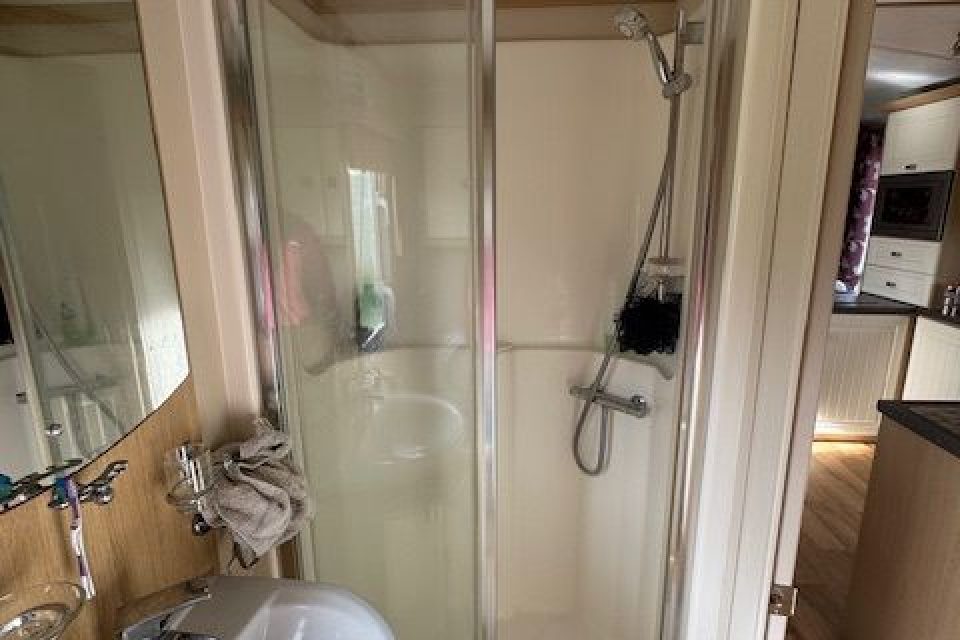 2011 Carnaby Rosedale Bathroom