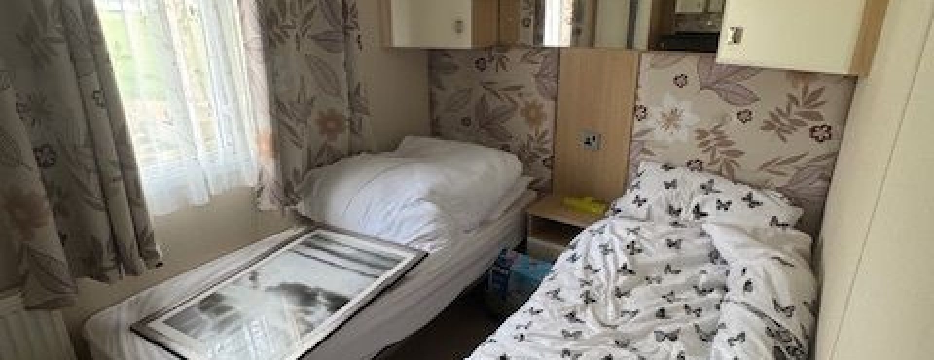 2011 Carnaby Rosedale twin bedroom