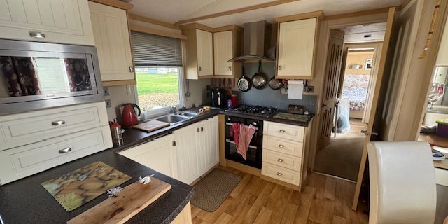 2011 Carnaby Rosedale Kitchen