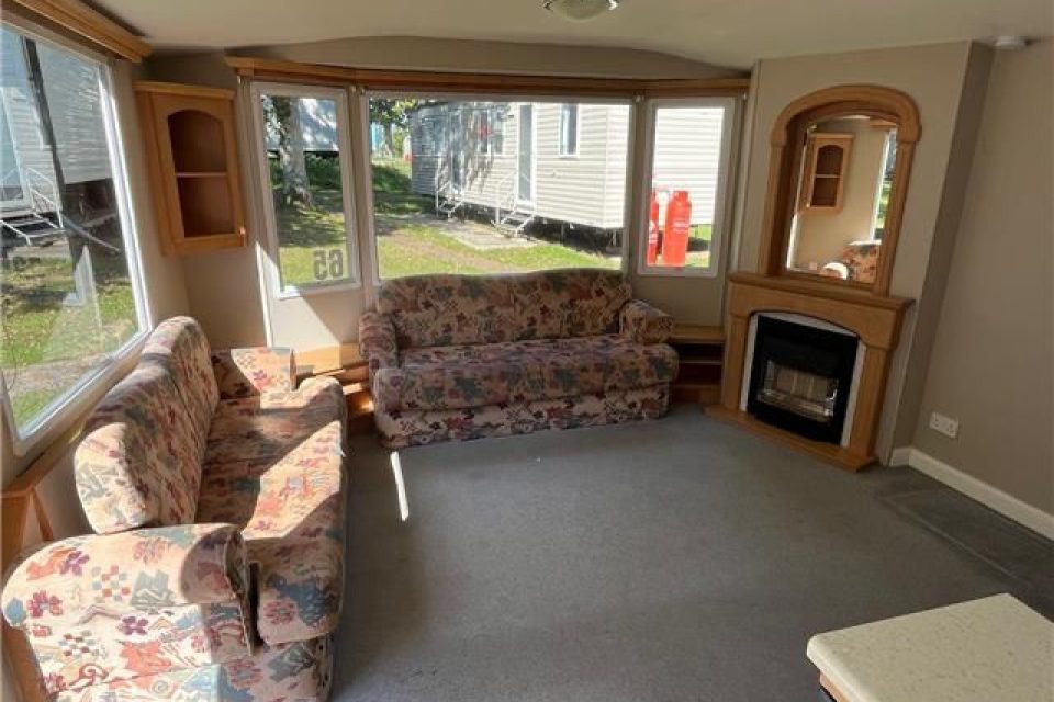 2003 Atlas Moonstone living room
