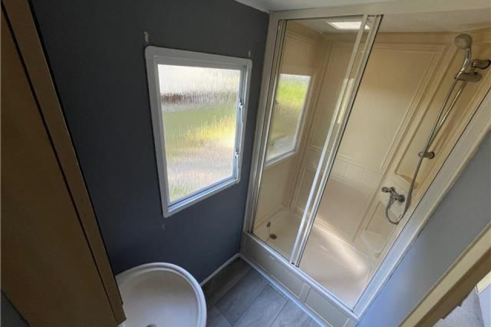 2003 Atlas Moonstone Bathroom