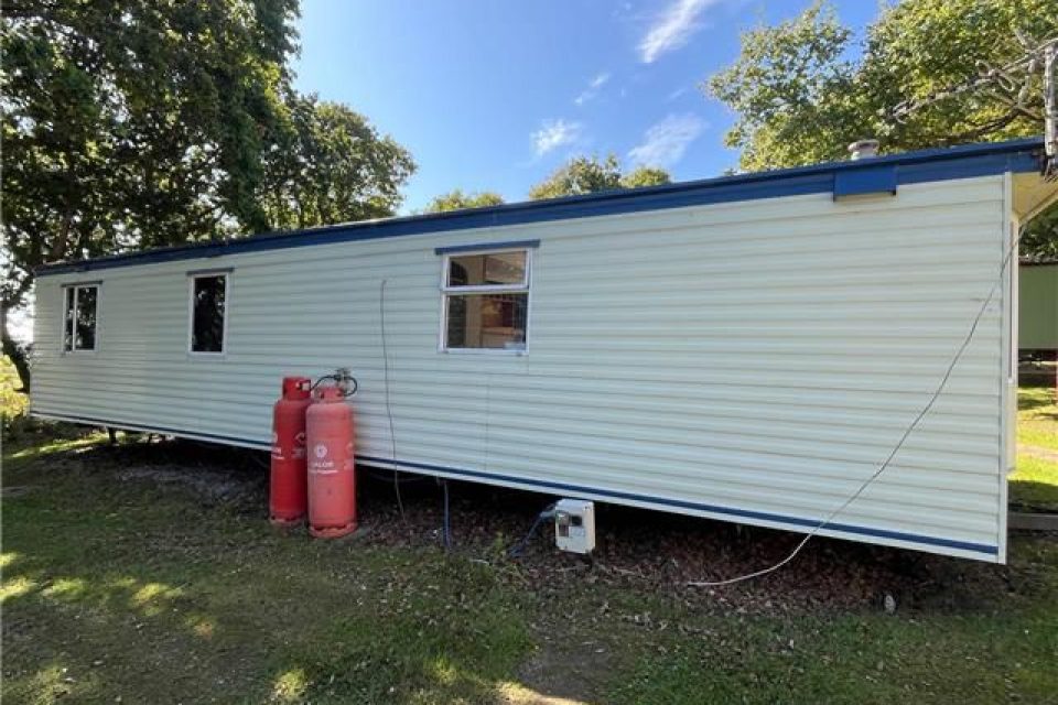2003 Atlas Moonstone Side View