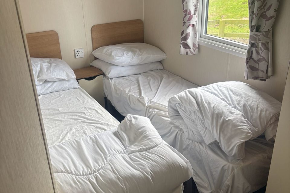 2017 Willerby Seasons Twin Bedroom made up