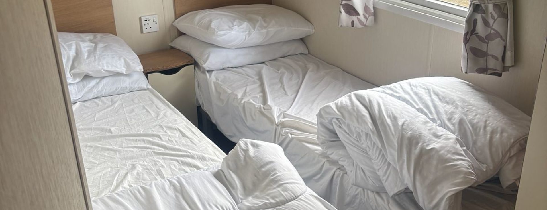 2017 Willerby Seasons Twin Bedroom made up